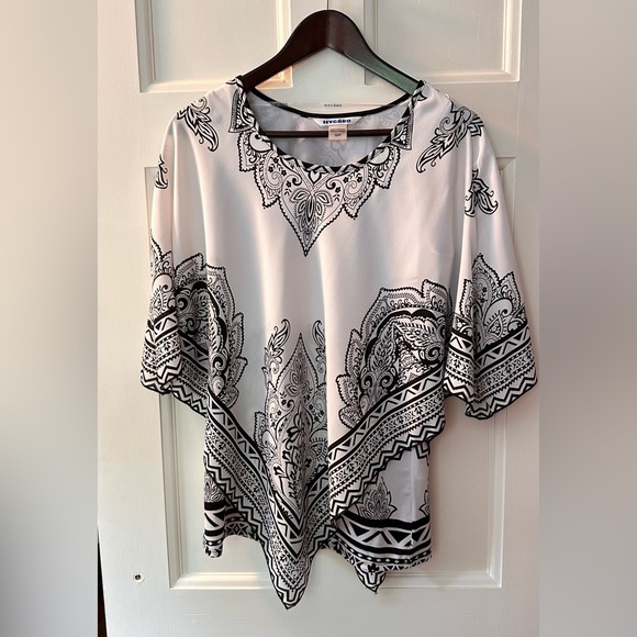 Elegant top - Picture 2 of 2